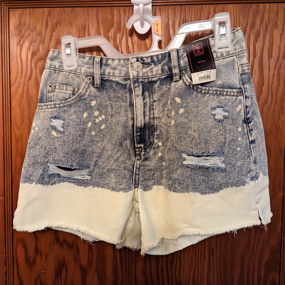 NWT Distressed jean shorts, size 5 juniors, never worn